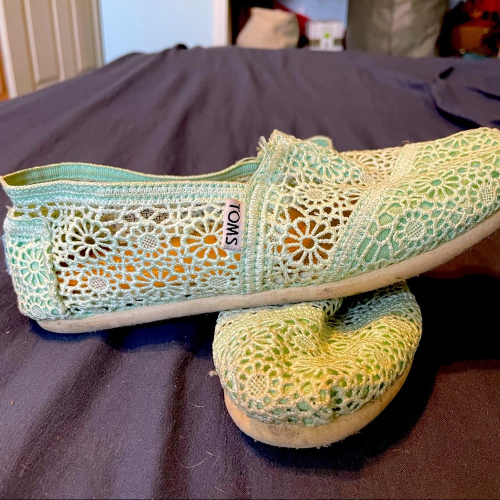 Toms mint green shoes gently worn
